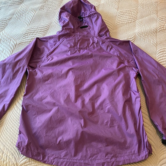 L.L. Bean women’s wind breaker size ladies medium in purple. - Picture 3 of 5